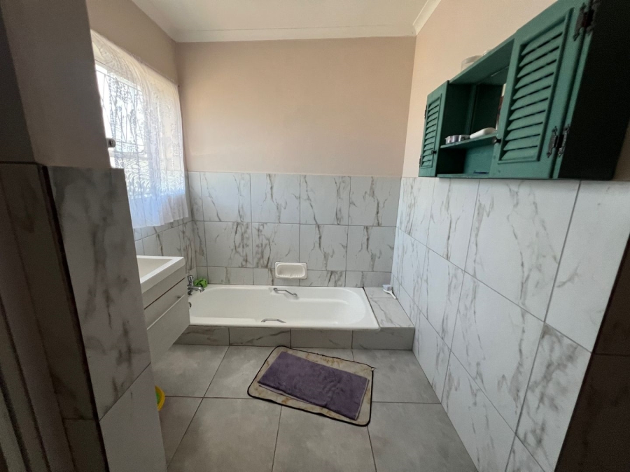 4 Bedroom Property for Sale in Kabega Park Eastern Cape